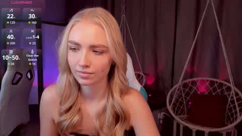 Snapshot of tessahamilton chatting on 11-21-25, 09:19 TessaHamilton online show from 11-21-25, 09:19