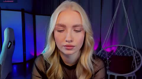 TessaHamilton online show from 12-22-25, 07:49