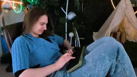 Snapshot of tessamill chatting on 09-15-25, 05:07 Tessa online show from 09-15-25, 05:07