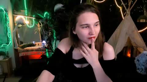 Snapshot of tessamill chatting on 09-18-25, 05:42 Tessa online show from 09-18-25, 05:42