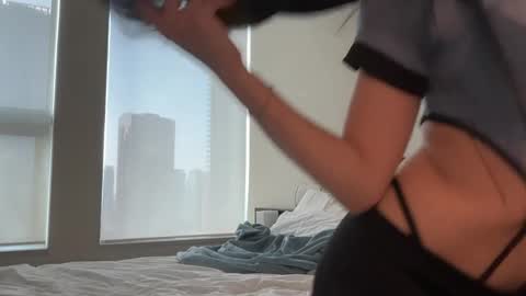 Snapshot of tessatan chatting on 10-27-25, 11:09 Tessa online show from 10-27-25, 11:09