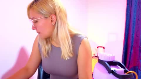 Tessy online show from 01-13-26, 03:06