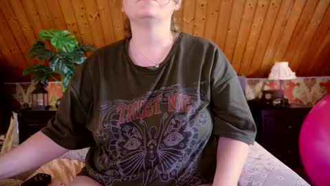 Snapshot of tessawinter chatting on 09-15-25, 02:50 Tessa online show from 09-15-25, 02:50