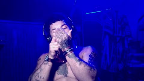 Snapshot of testotease chatting on 01-09-25, 02:01 Milo online show from 01-09-25, 02:01