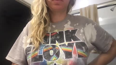 Snapshot of texas_blonde chatting on 10-03-25, 12:40 Daphne Summers online show from 10-03-25, 12:40