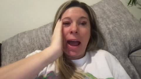 Daphne Summers online show from 12-04-25, 05:43