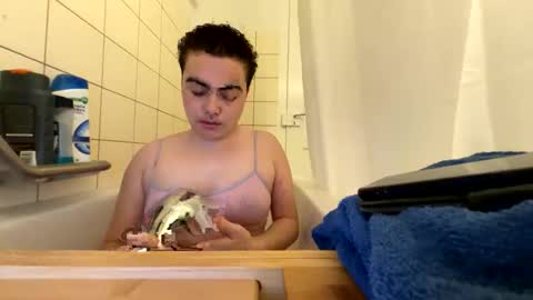 Fynn online show from 12-28-24, 07:33