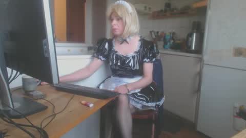 Snapshot of tgirlsub4domq chatting on 11-16-25, 01:39 Tgirlsub4DomQ online show from 11-16-25, 01:39