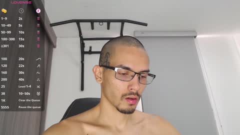 Snapshot of th_russ chatting on 02-10-25, 01:11 INSTAGRAM Th1rss online show from 02-10-25, 01:11