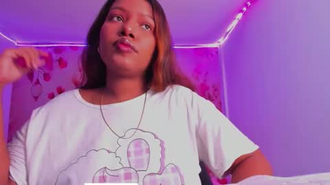 Andreina online show from 10-05-25, 04:00