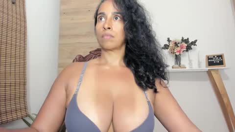 Thalia Gomex online show from 01-15-25, 06:40