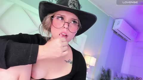 Thalia21 online show from 02-25-25, 08:25