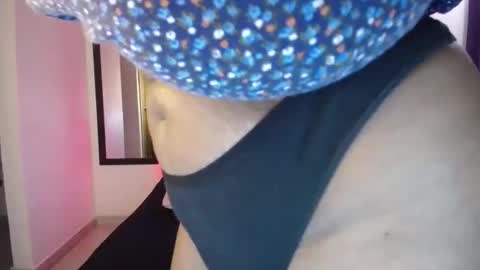 Snapshot of thalia_joness chatting on 10-29-25, 01:24 Thalia online show from 10-29-25, 01:24