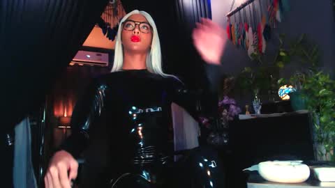 Snapshot of thalia_saint chatting on 09-23-25, 08:17 Thalia Saint online show from 09-23-25, 08:17