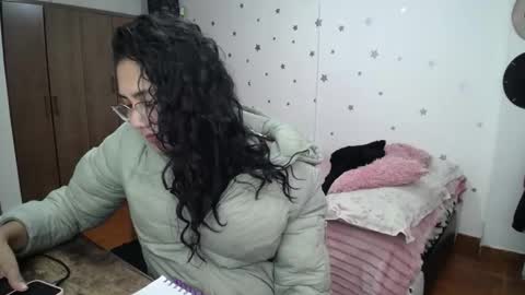    online show from 12-22-25, 01:46