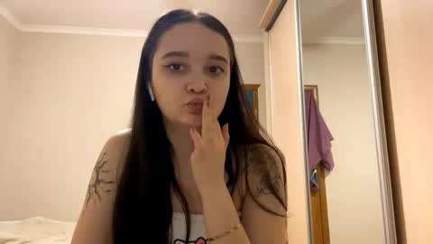 Snapshot of thaliakuchem chatting on 02-23-26, 03:09 Yumi online show from 02-23-26, 03:09