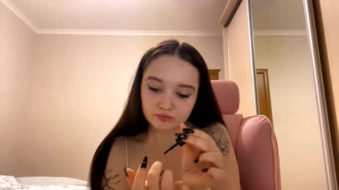 Snapshot of thaliakuchem chatting on 03-10-26, 04:23 Yumi online show from 03-10-26, 04:23