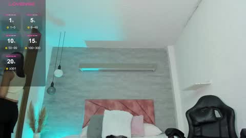 Snapshot of thararouse chatting on 11-13-25, 12:15 Thara Rouse online show from 11-13-25, 12:15