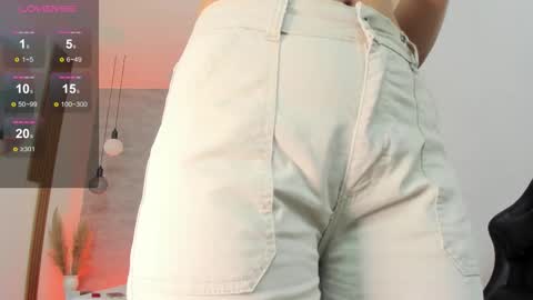 Snapshot of thararouse chatting on 11-25-25, 12:27 Thara Rouse online show from 11-25-25, 12:27