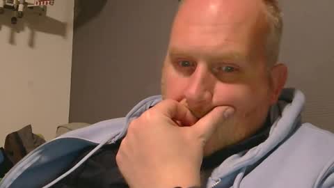 Snapshot of the007146368 chatting on 11-05-25, 07:14 the007146368 online show from 11-05-25, 07:14