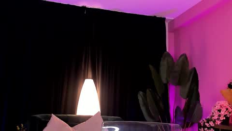 Snapshot of the_arabian_princess chatting on 11-19-25, 04:56 Aisha online show from 11-19-25, 04:56