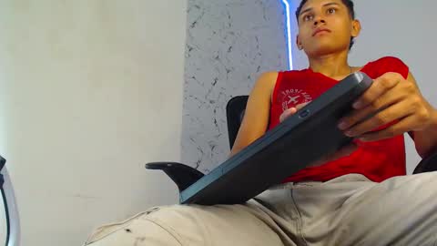 Snapshot of the_crack71 chatting on 09-27-25, 01:49 Sean OPry online show from 09-27-25, 01:49