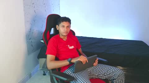 Snapshot of the_crack71 chatting on 11-16-25, 02:55 Sean OPry online show from 11-16-25, 02:55