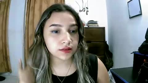 Snapshot of the_crow_18 chatting on 06-20-26, 11:18 liz online show from 06-20-26, 11:18