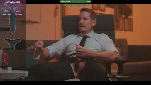 Snapshot of the_dilf chatting on 10-17-25, 06:10 The DILF - online show from 10-17-25, 06:10