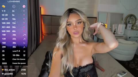 Snapshot of the_enchantressxx chatting on 12-15-24, 10:50 nabi butterfly online show from 12-15-24, 10:50