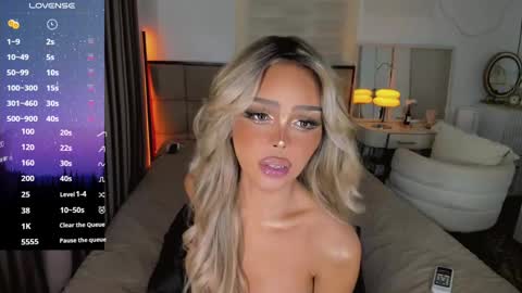 Snapshot of the_enchantressxx chatting on 12-22-24, 02:16 nabi butterfly online show from 12-22-24, 02:16