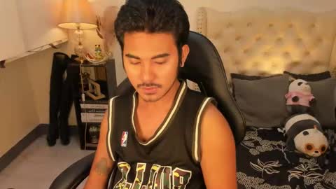 Snapshot of the_killian_jones chatting on 11-29-25, 01:25 ken online show from 11-29-25, 01:25