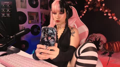 Snapshot of the_kitty_roxy chatting on 12-10-24, 07:26 ...  ... online show from 12-10-24, 07:26