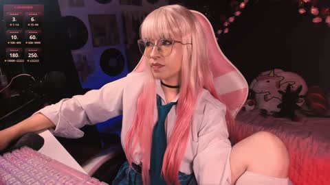 Snapshot of the_kitty_roxy chatting on 12-16-24, 11:12 ...  ... online show from 12-16-24, 11:12