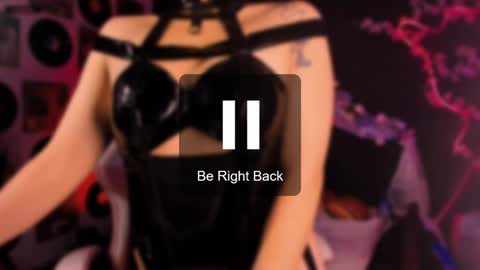 Snapshot of the_kitty_roxy chatting on 01-15-25, 06:54 ...  ... online show from 01-15-25, 06:54