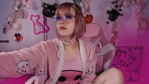 Snapshot of the_kitty_roxy chatting on 02-22-25, 07:56 ...  ... online show from 02-22-25, 07:56