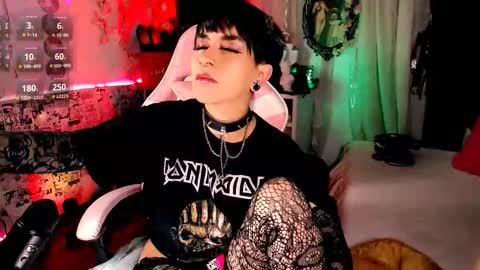 Snapshot of the_kitty_roxy chatting on 10-02-25, 06:31 ...  ... online show from 10-02-25, 06:31