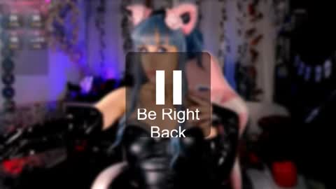 Snapshot of the_kitty_roxy chatting on 10-19-25, 07:31 ...  ... online show from 10-19-25, 07:31