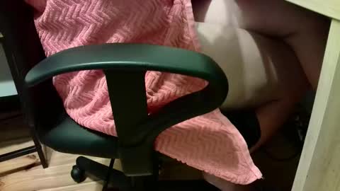 Snapshot of the_naked_pianists chatting on 10-27-25, 10:14 Stephan 34 Cassandra 25 online show from 10-27-25, 10:14