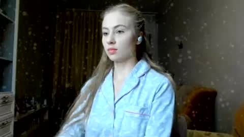 Ally    STREAMING ON TWITCH NOW Check my Twitter for updates online show from 01-06-25, 02:47