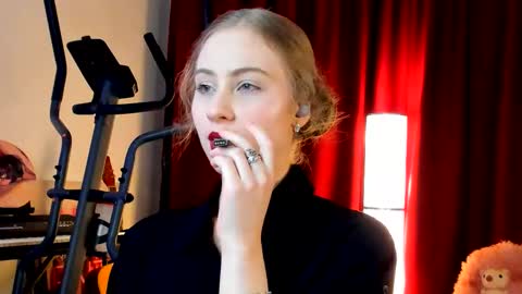 Ally    STREAMING ON TWITCH NOW Check my Twitter for updates online show from 09-26-25, 01:53