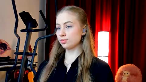 Ally    STREAMING ON TWITCH NOW Check my Twitter for updates online show from 10-01-25, 01:22