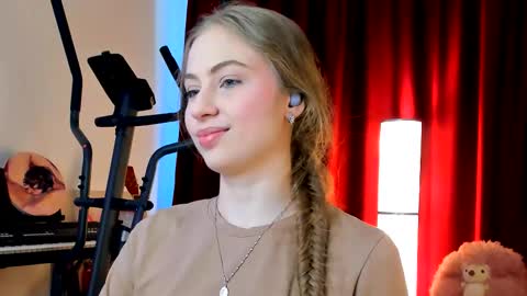 Ally    STREAMING ON TWITCH NOW Check my Twitter for updates online show from 10-08-25, 08:12