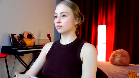 Ally    STREAMING ON TWITCH NOW Check my Twitter for updates online show from 11-13-25, 09:52