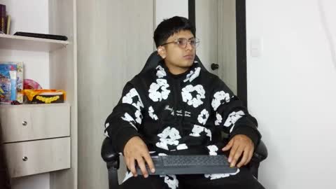 Snapshot of the_weed_guys chatting on 11-22-25, 02:10 Danny online show from 11-22-25, 02:10