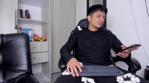 Snapshot of the_weed_guys chatting on 11-24-25, 02:55 Danny online show from 11-24-25, 02:55