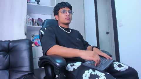 Snapshot of the_weed_guys chatting on 12-18-25, 03:23 Danny online show from 12-18-25, 03:23