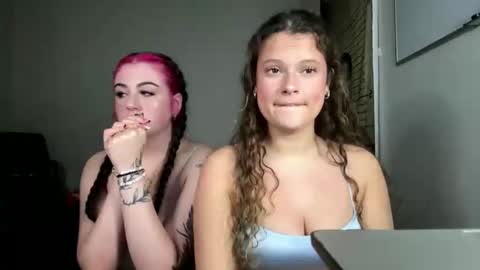 Snapshot of thebaileybrooks chatting on 10-21-25, 04:13 thebaileybrooks online show from 10-21-25, 04:13