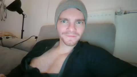 Snapshot of thebatguuy chatting on 12-14-24, 11:01 thebatguuy online show from 12-14-24, 11:01