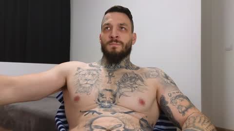 Snapshot of thebestmuscles chatting on 12-08-24, 03:02 John online show from 12-08-24, 03:02